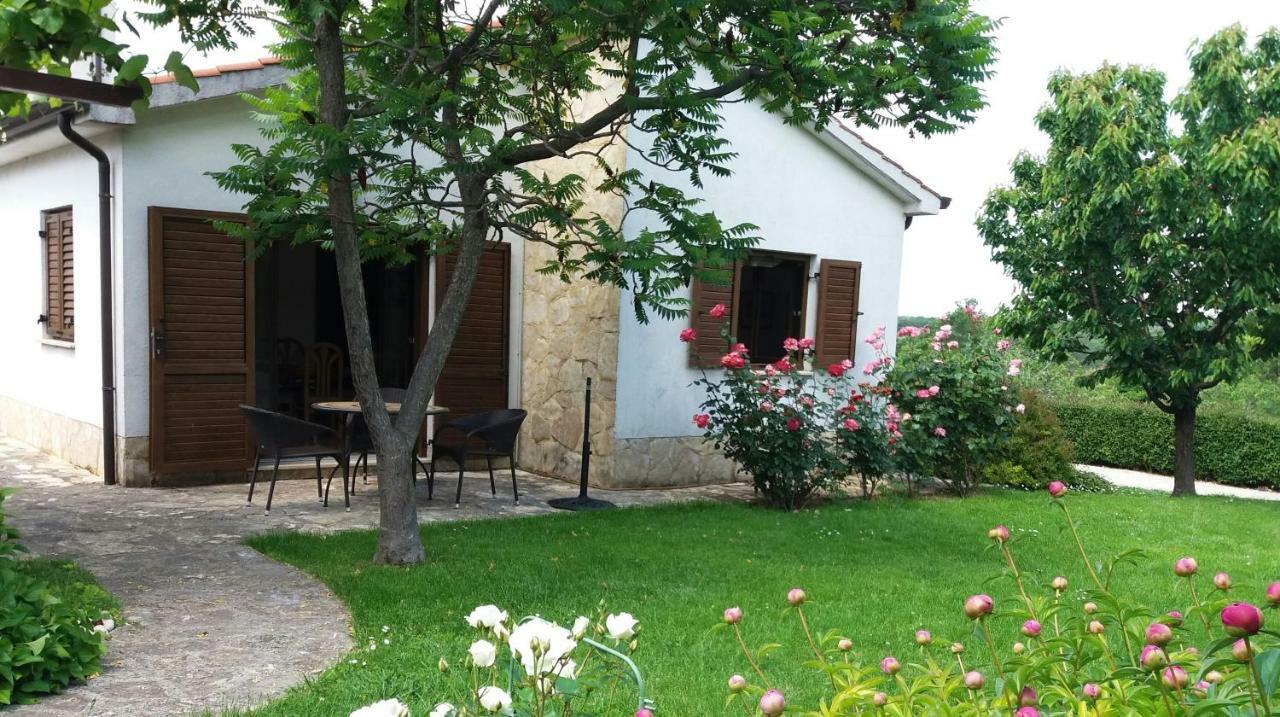 Bungalow Perla Funtana Exterior foto